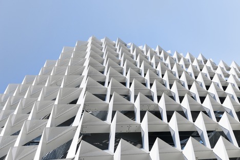 Brise-soleil fixe en aluminium pour l’AGORA de Behnisch Architekten

