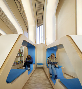 Bibliothèque en bois lamellé-collé signée Helen & Hard architects à Vennesla
