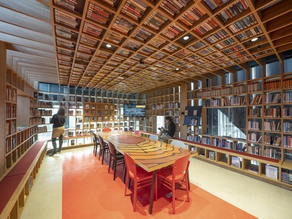 L’intérieur de la bibliothèque mécanique locHal de Mecanoo
