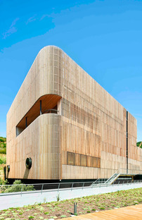 Centre biomédical à haute efficacité énergétique à Badalone
