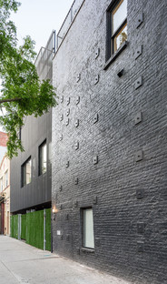 Le cabinet Young Projects réalise à New York un ouvrage à façade en zinc 
