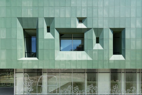 Façade à double couche en aluminium micro-perforé pour la Casa Verde signée LDA.iMdA
