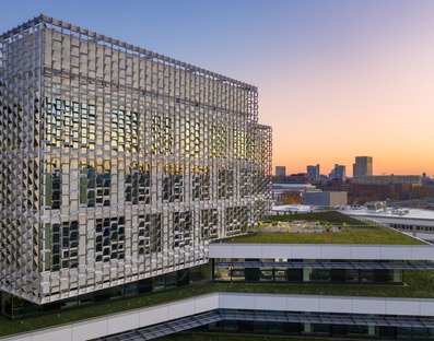 Behnisch Architekten a choisi des éléments hydroformés pour la façade de la SEC d’Harvard 
