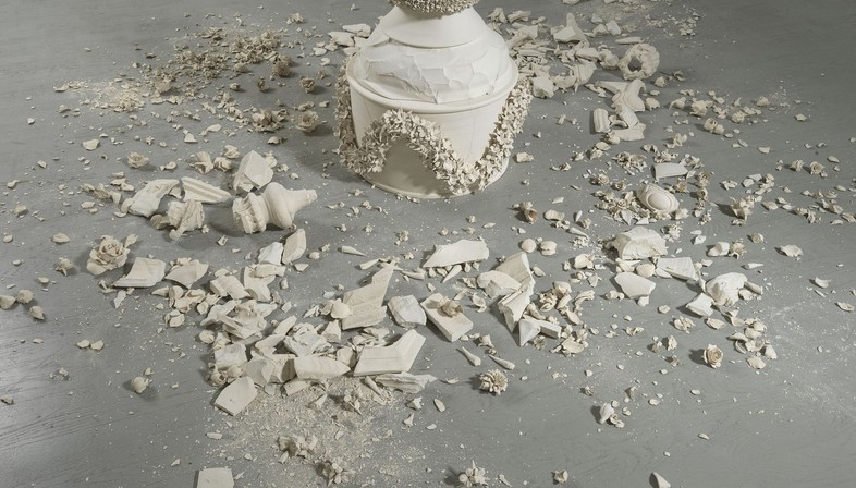 Fête et catastrophe dans la céramique de Diego Cibelli
