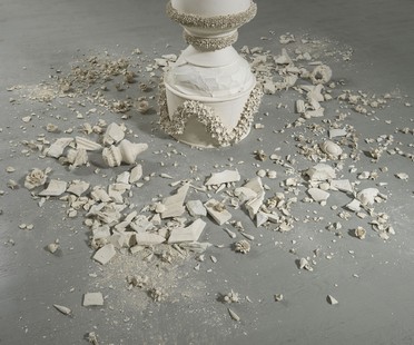 Fête et catastrophe dans la céramique de Diego Cibelli
